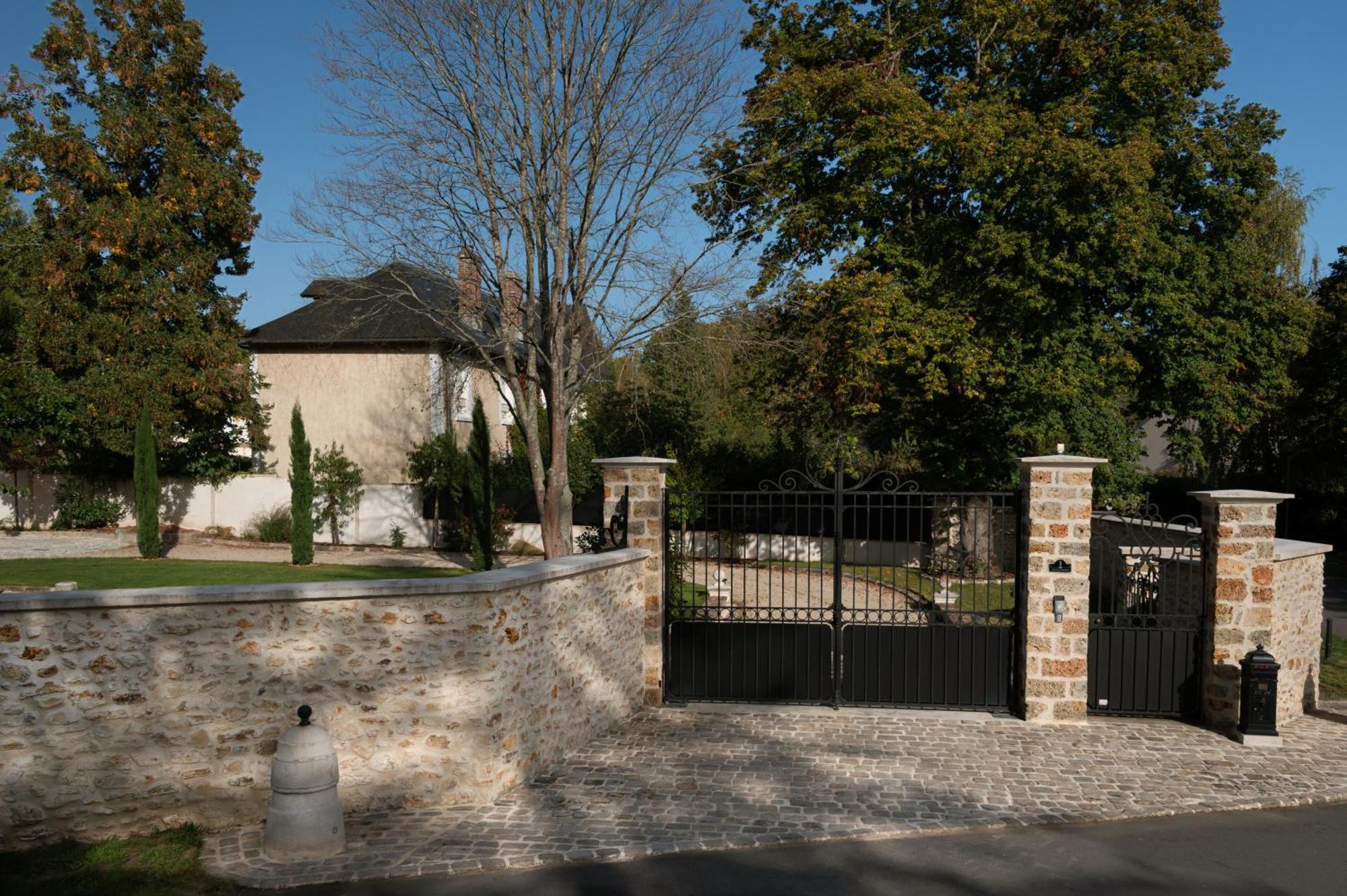 Loft Dans Le Clocher Face Au Chateau Apartment Bonnelles Exterior photo